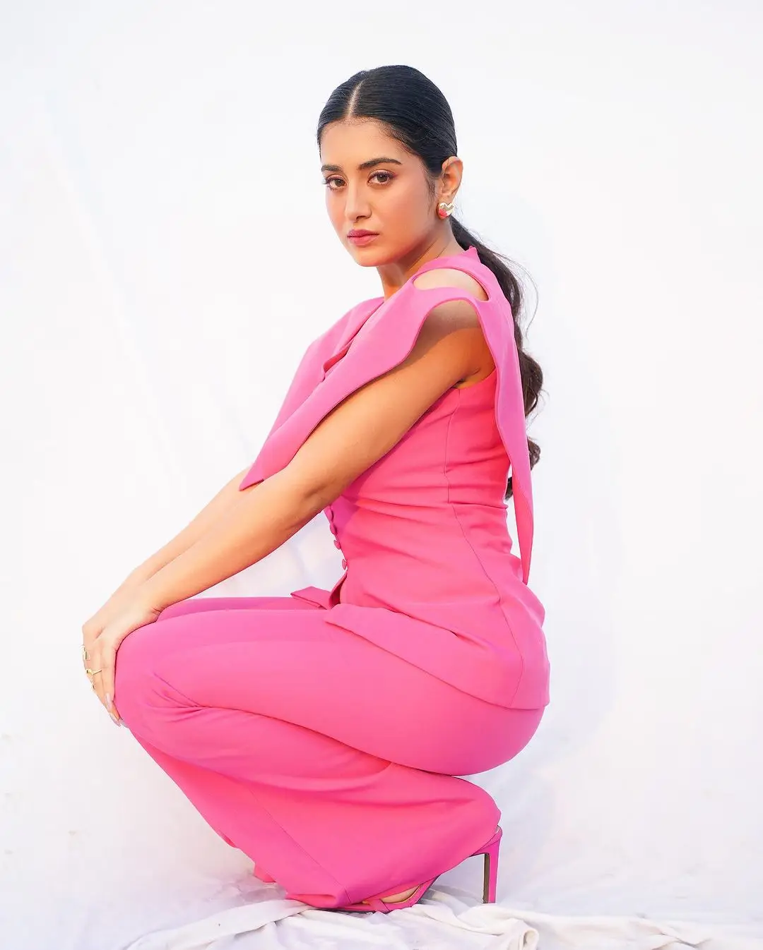 Rashi Singh Stills in Pink Coat Pant